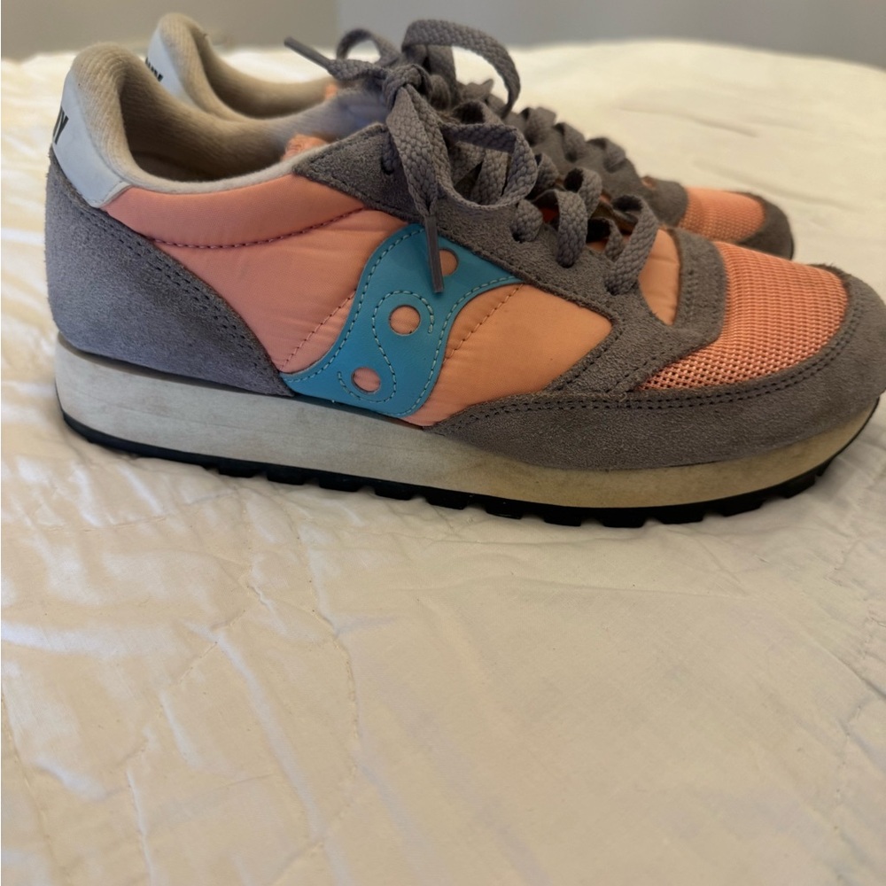 Saucony Retro Peach and Gray Athletic Shoes